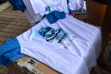 Alberto Rdríguez e Isabel Navarro triunfan en la XVII Travesía a Nado de Salinetas (Foto TA)